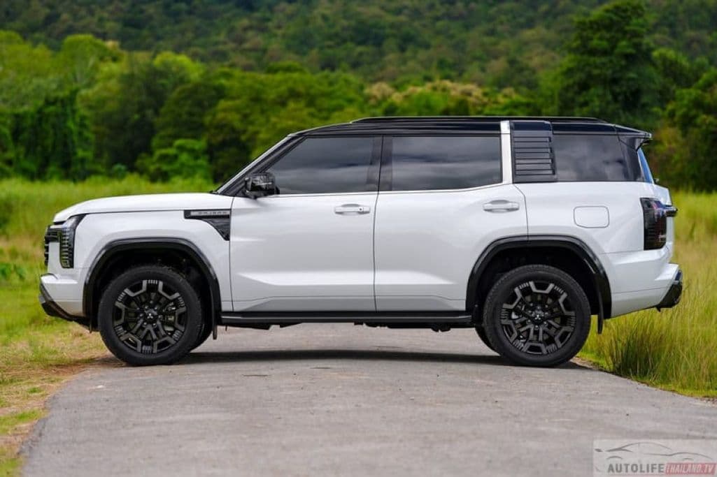 Mitsubishi Pajero 2026 sẽ ra mắt Đông Nam Á vào tháng 10: Có 3 phiên bản, máy diesel 204 mã lực